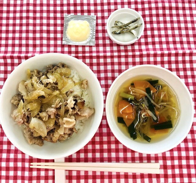 焼肉丼 幼稚園給食 学校法人幾度学園 社会福祉法人牟礼会