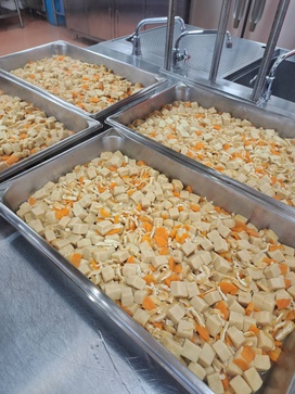 高野豆腐の出汁はかつおだしでやさしい味付けです。