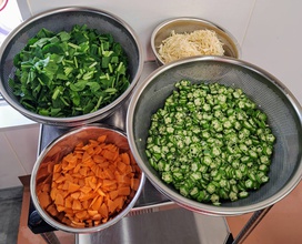 お汁の具です。今日も野菜たっぷりです。