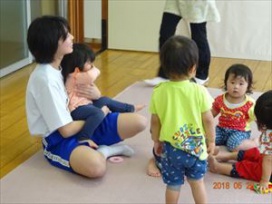 富海中学校の将来保育士希望のお姉さん先生が、牟礼保育園・幼稚園を選んで職場体験来着てくれました。