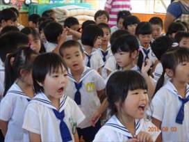 ♪とんぼのめがねは　水色めがね♪夏の間、昆虫と触れ合った体験を思い出しながら・・・