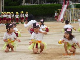 可愛い子ブタに大変身!黄色の飾りは保育園さくら組さんです。