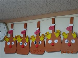 5年保育さんのクリスマス制作『トナカイバッグ』手形スタンプの角がチャームポイント。
