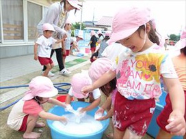 あはははは・・・ふわふわ、あわあわ、気持ちいいねえ。