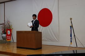 来賓代表の岡本育友会長さんから励ましのお言葉と育友会賞をいただきました。