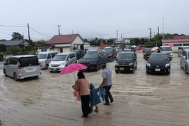 「車までお家の人と手をつなごうね」しっかり約束が守れましたね。