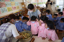 問いかけに頭を働かせ、耳を澄ませ、においをかぎ、五感をフル稼働させて・・・