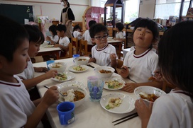 「う～ん、おいし～い」給食より　なす増量⁈でトロトロ食感が何とも言ず「美味！」