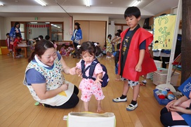 狙って、狙って、えいや～！こうめ組さんも上手上手！