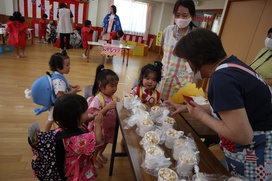 もも組さんも上手に引き換えができましたね！