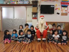 れんげ組の良い子のところにもサンタさんがいらっしゃいました！（保育園５年保育）