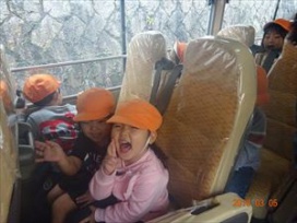 年少以上のお友だちは、大型スクールバスで、三田尻大橋・中関港・（南基地）・築地の緑地公園を車窓から見学しました。白梅・紅梅もこれから次々に咲き誇ることでしょう。（保育園年少　カンナ組）