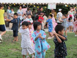 みんなの憧れ、年長さんになったら踊ることができる『おまつり忍者』張り切って踊る年長組さんです。