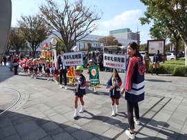 「わっしょい　わっしょい　火の用心」元気な掛け声で防府市民に火災予防を呼びかけます。