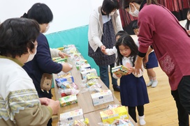くじの番号と同じ数字のお菓子はどれかな～？