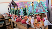 クリスマス制作は『サンタとトナカイとツリーのモビール』スクラッチの技法にも挑戦しています。