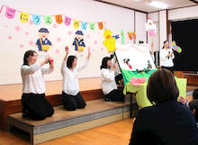 ４月３日（金）は牟礼幼稚園の入園式でした。先生からのおはなしのプレゼントはパネルシアター「ひよこちゃん」♫